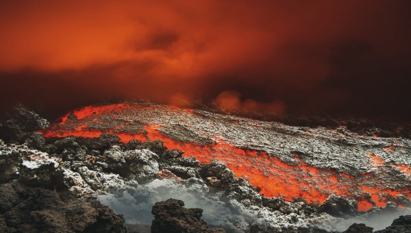 &quot;FIAMME GEMELLE COME FIUMI DI LAVA&quot;